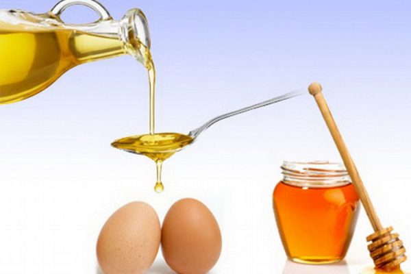 Натуральный мёд, растительное масло и яйца