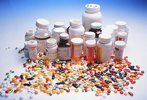 Прием антибиотиков и сильнодействующих лекарств