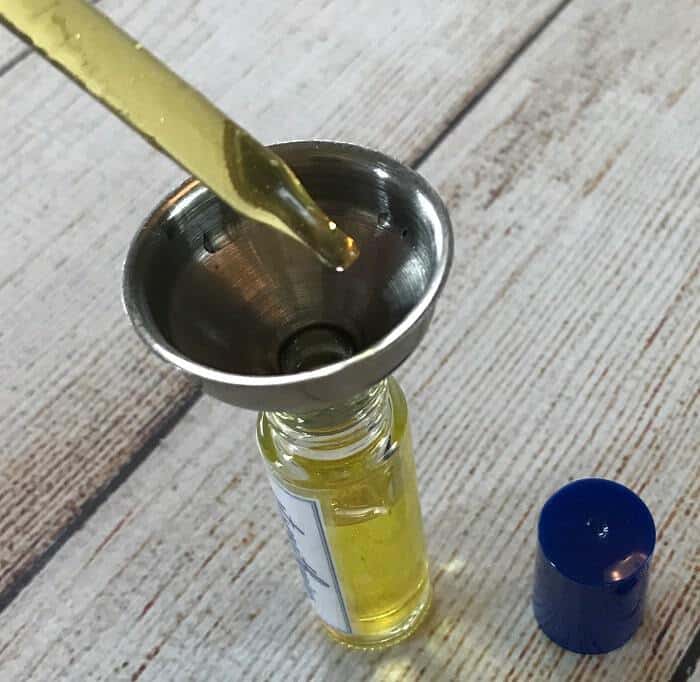 DIY essential oil nail serum for dry, weak, brittle fingernails. Nourishes, strengthens, stimulates healthy nail growth. And it restores moisture to make nails more flexible and resilient. #essentialoils #essentialoilrecipes #nailserum #naturalDIY #essentialoilserum #rollerbottlerecipes #easyDIY #naturalbeauty