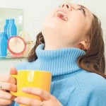 Полоскание — народное средство при боле в горле