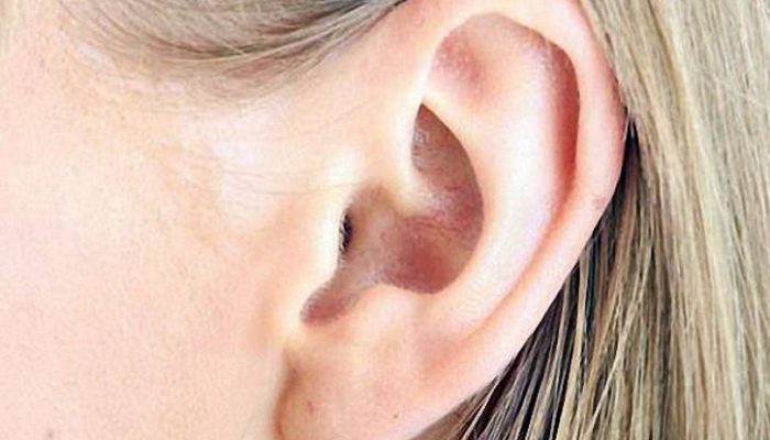 Причины, почему шелушатся уши, симптомы и методы лечения